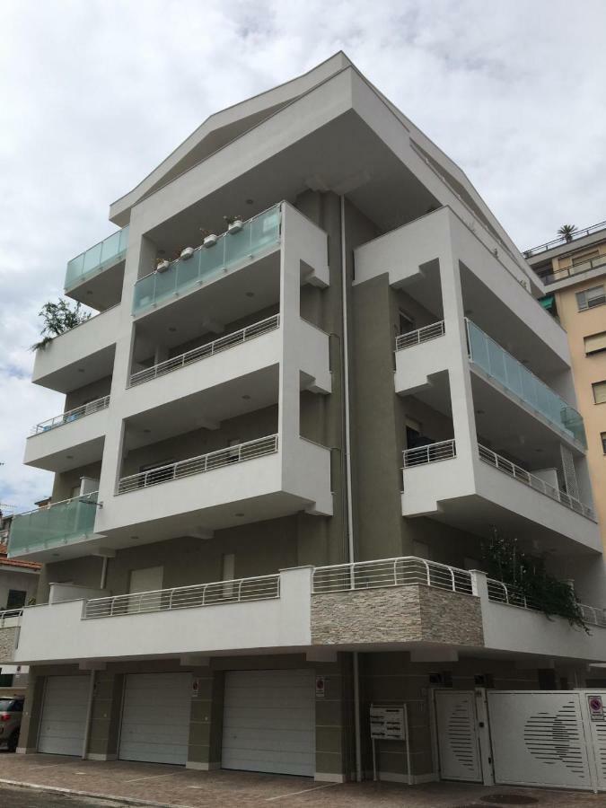 Appartamento Acquamarina Сан-Бенедетто-дель-Тронто Екстер'єр фото